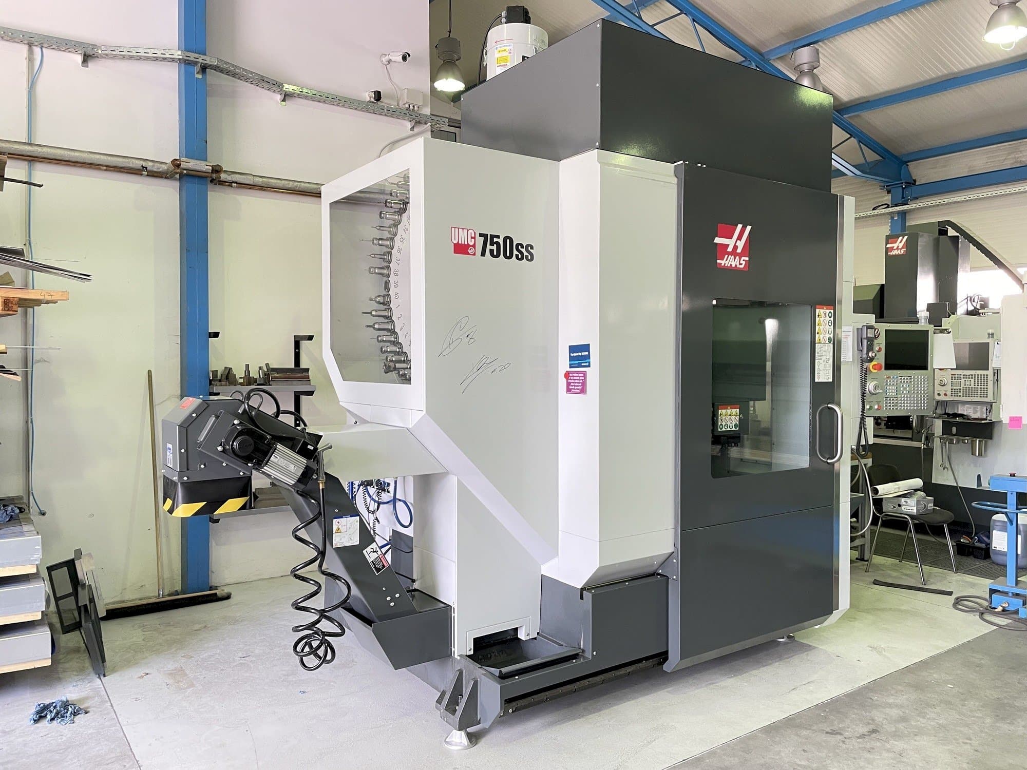 Vooraanzicht  van HAAS UMC 750 SS  machine