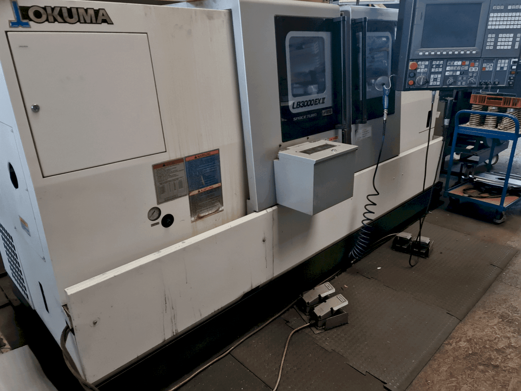 Vooraanzicht  van Okuma LB3000 EX II  machine