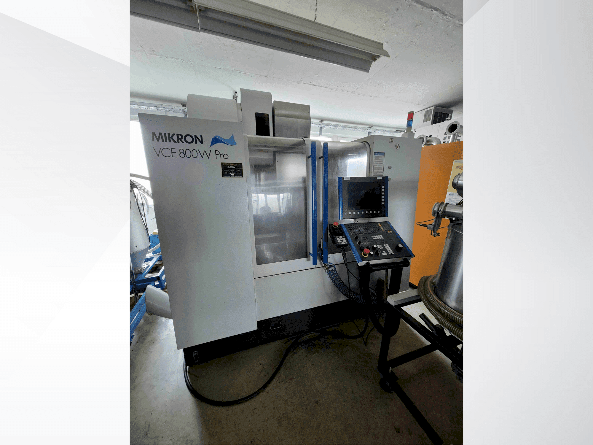 Vooraanzicht  van MIKRON VCE 800W Pro  machine