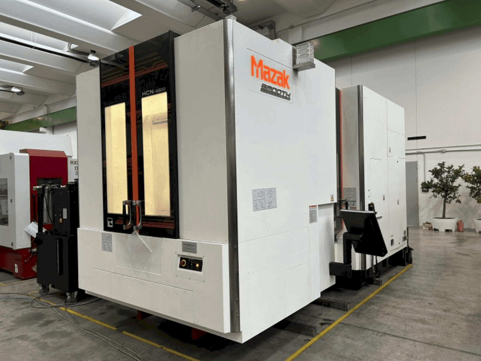 Vooraanzicht  van Mazak HCN-6800  machine