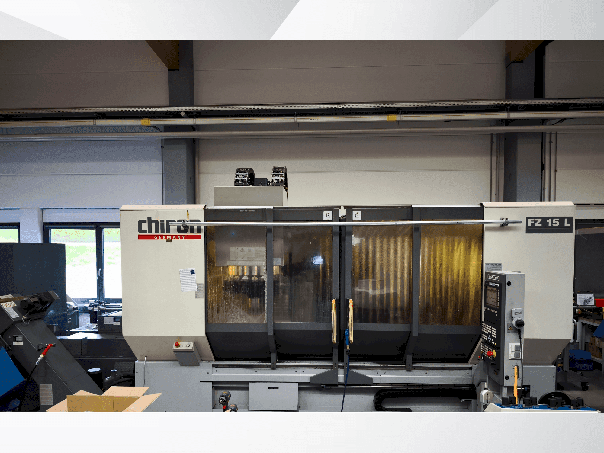 Vooraanzicht  van CHIRON FZ 15 L  machine