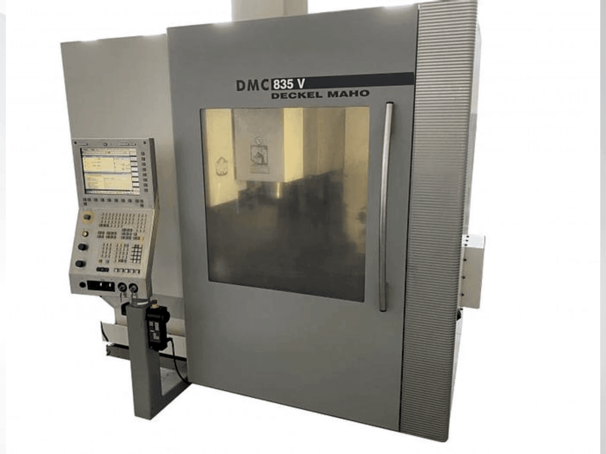 Vooraanzicht  van DMG DECKEL MAHO DMC 835V  machine
