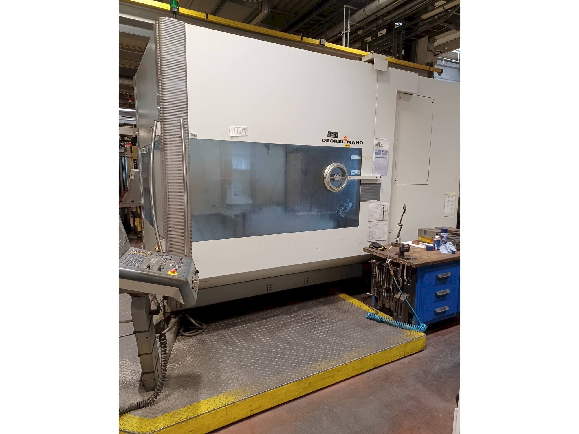 Vooraanzicht  van DECKEL MAHO DMU 125 T hi-dyn  machine