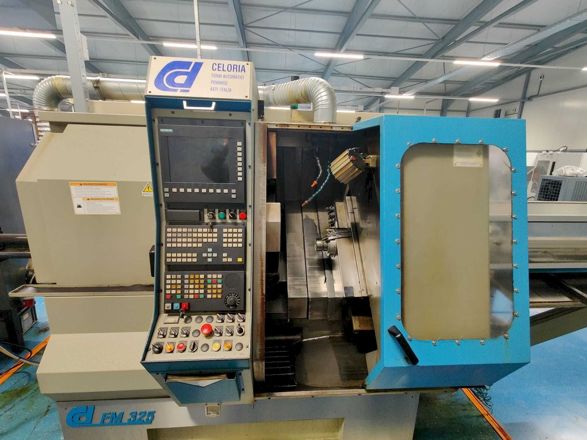 Vooraanzicht  van Celoria CD/FM 325  machine