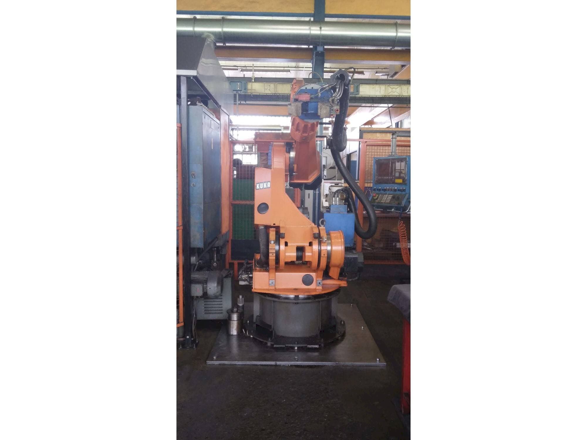 Vooraanzicht  van KUKA IR 760/120.0  machine