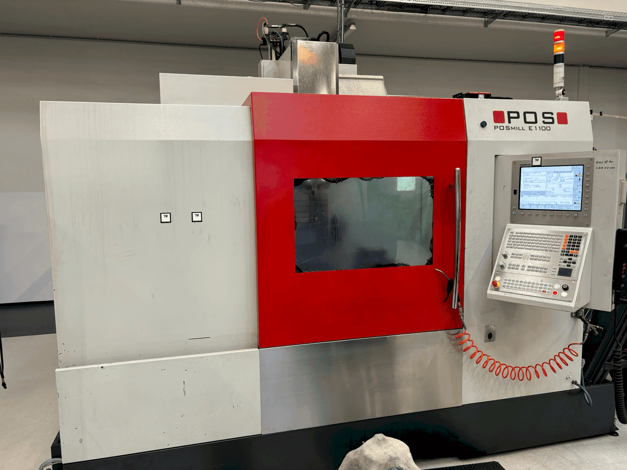 Vooraanzicht  van POSmill E 1100  machine