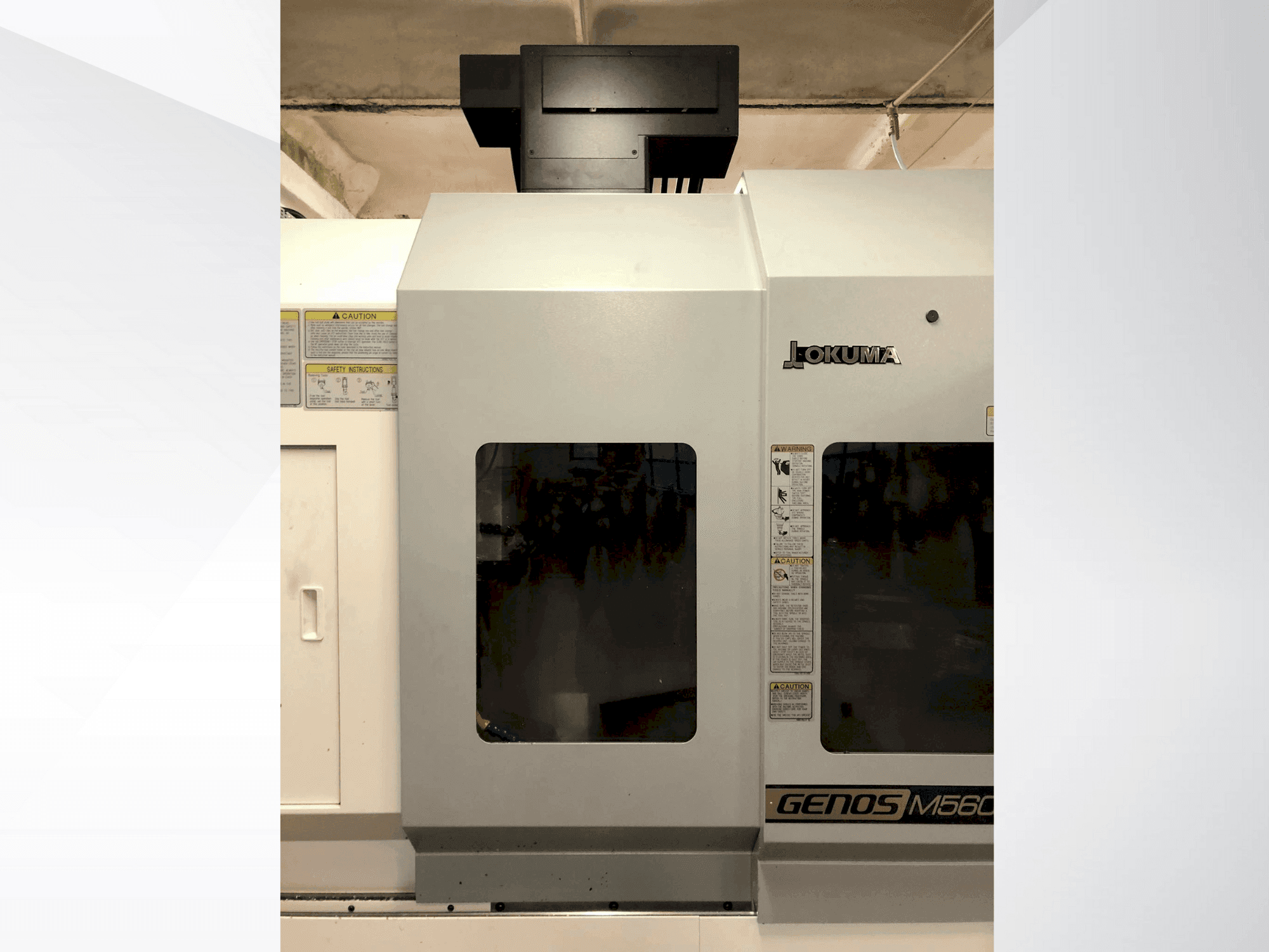 Vooraanzicht van Okuma Genos M569 –V8 machine