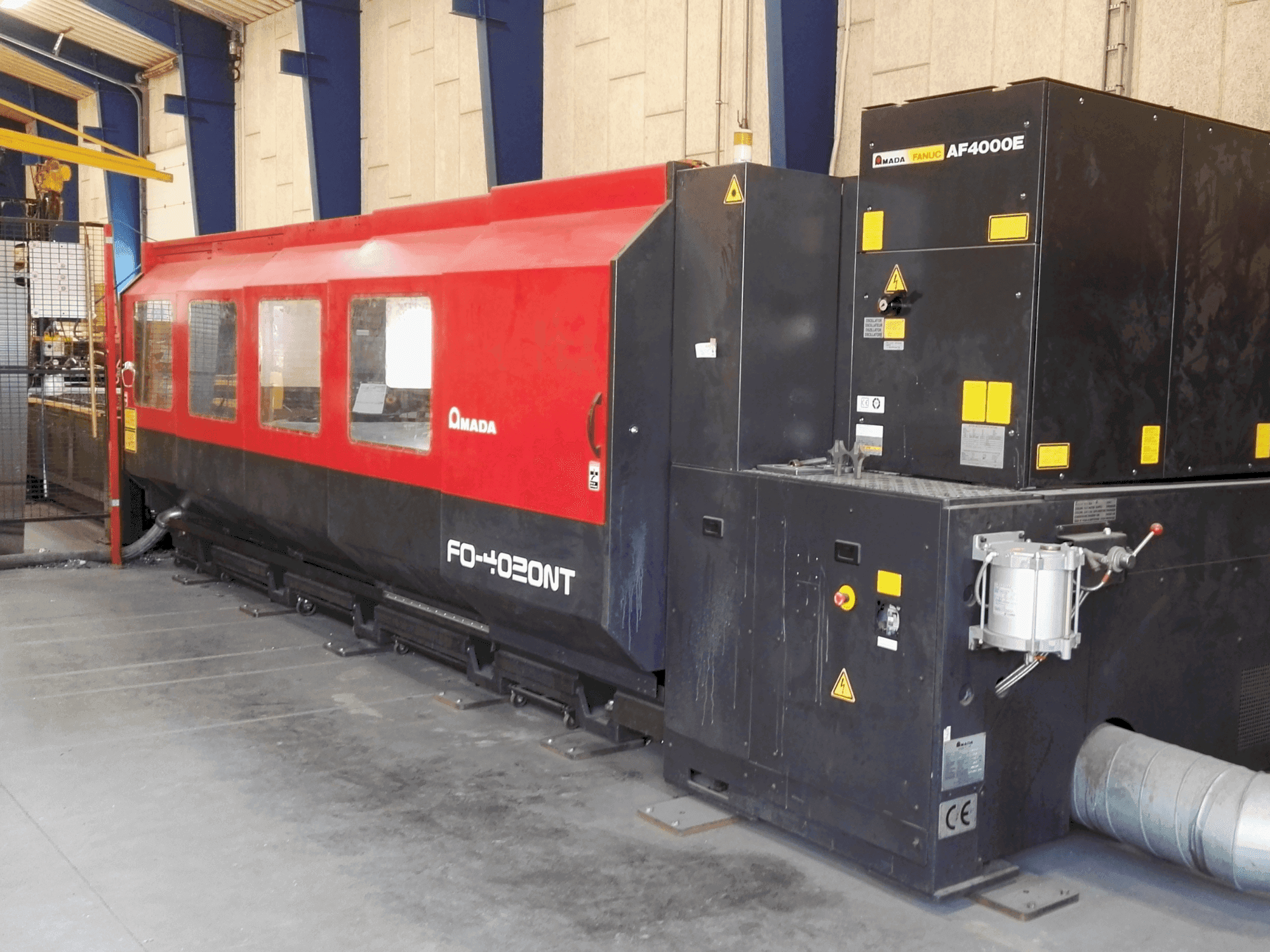 Vooraanzicht  van AMADA FO-4020NT (2005)  machine