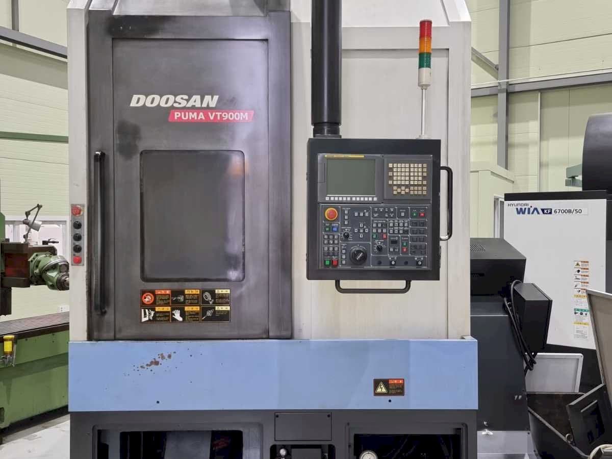 Vooraanzicht  van Doosan PUMA VT900M  machine