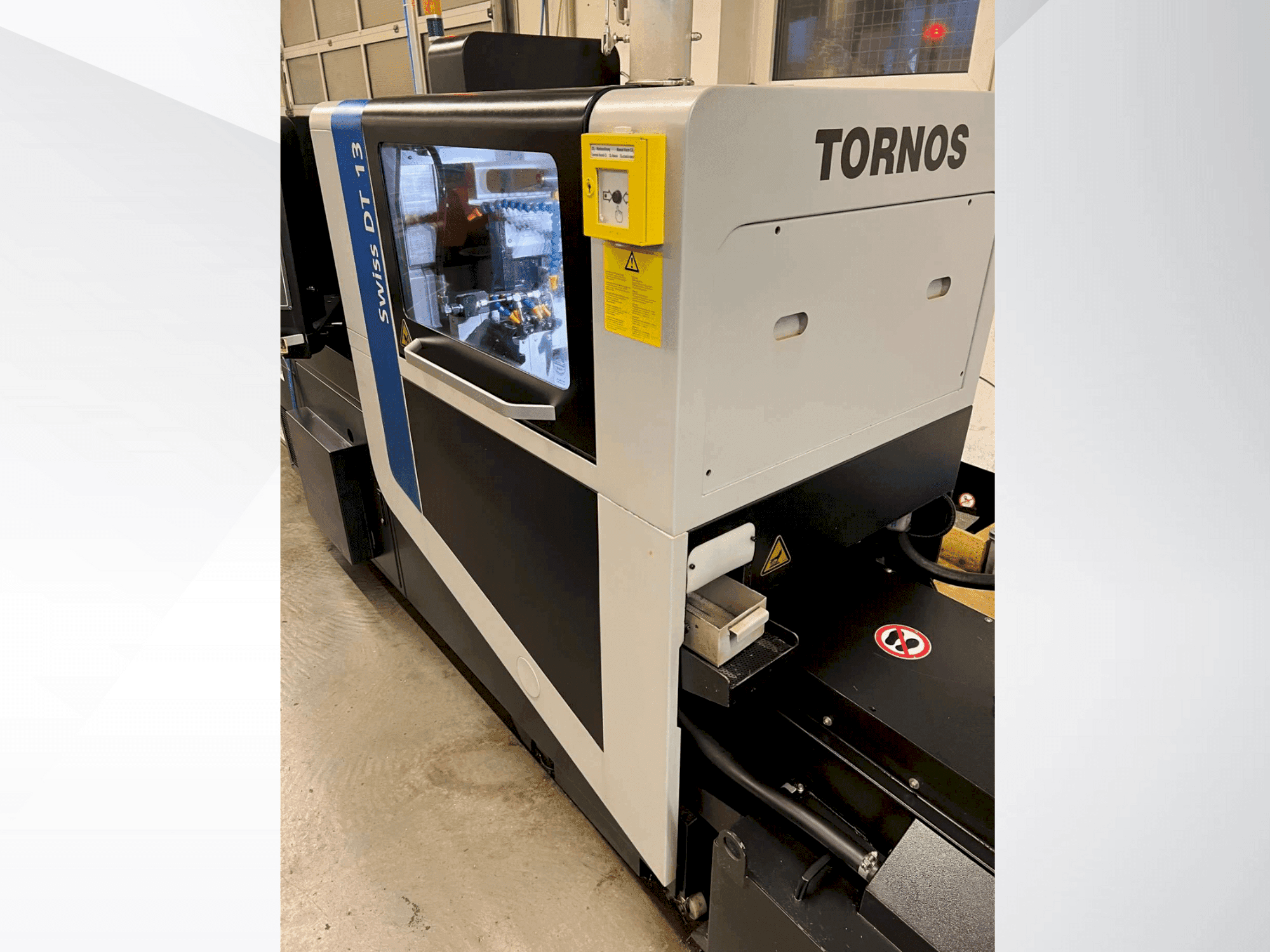 Vooraanzicht  van Tornos Swiss DT 13  machine