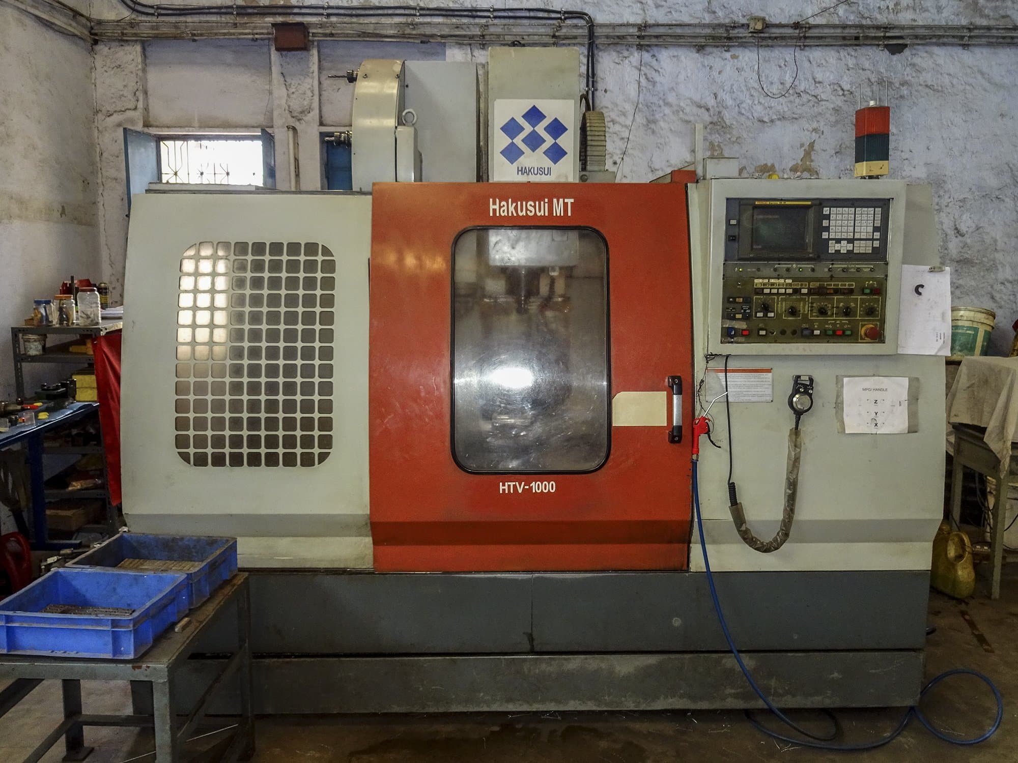 Vooraanzicht  van HAKUSUI HTV-1000 machine