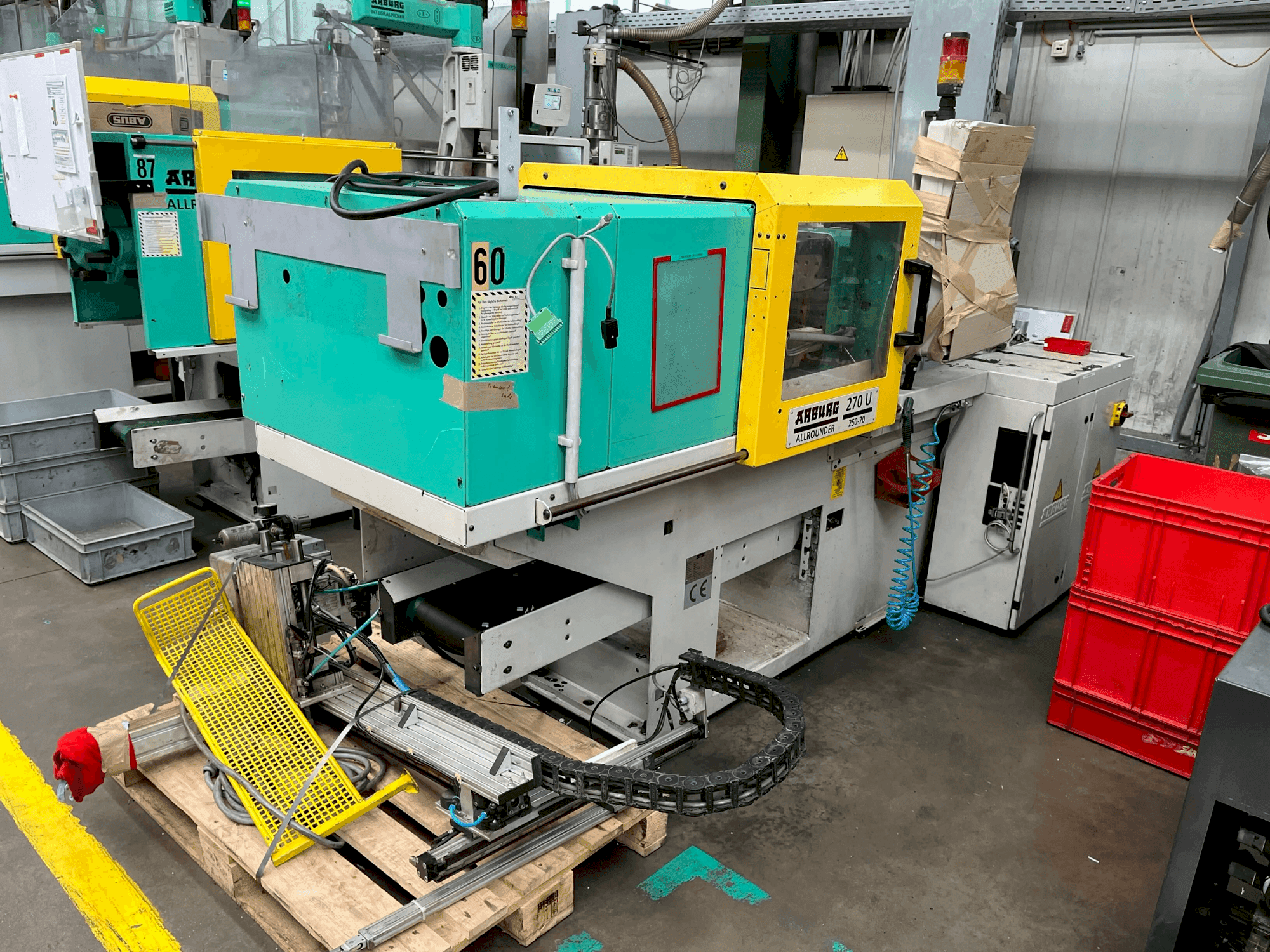 Vooraanzicht  van Arburg Allrounder 270-25U  machine