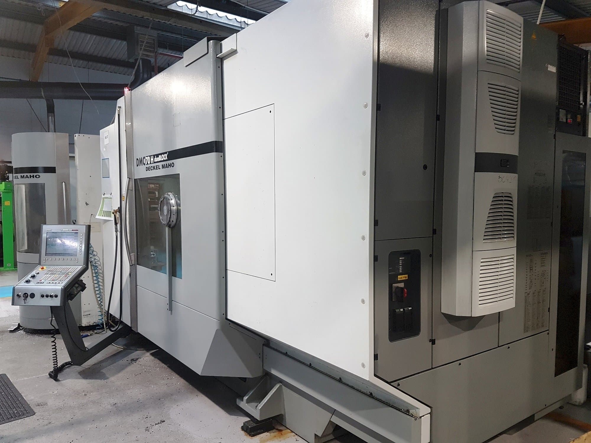 Vooraanzicht  van DECKEL MAHO DMC 70 H duoBlock  machine