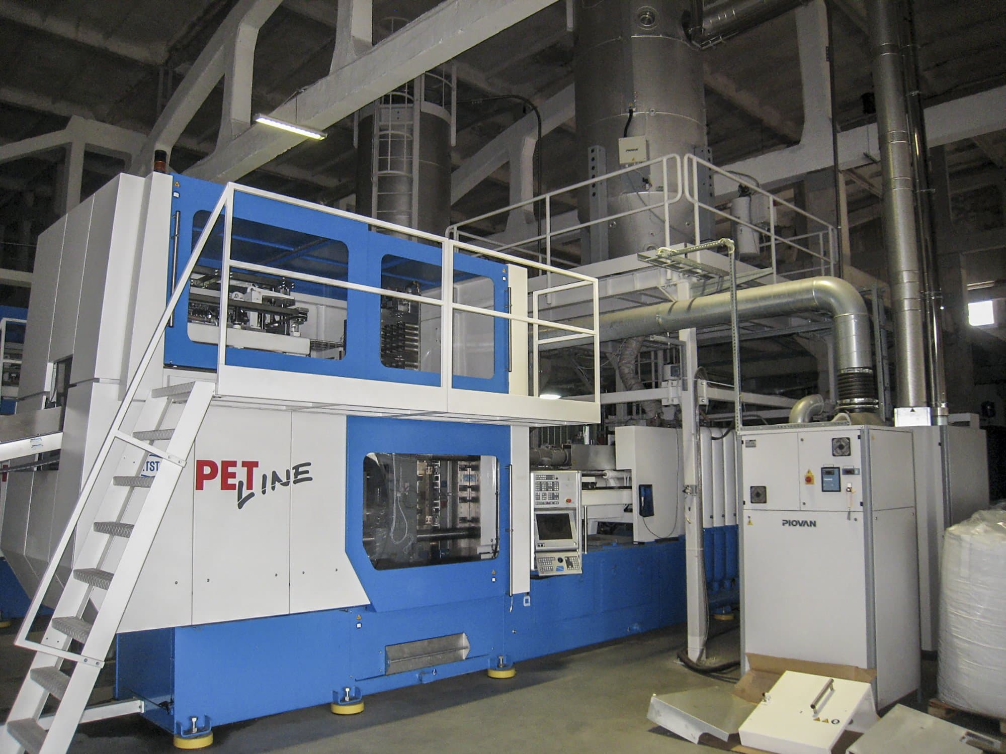 Vooraanzicht  van Netstal PET-LINE 2000-3700E machine