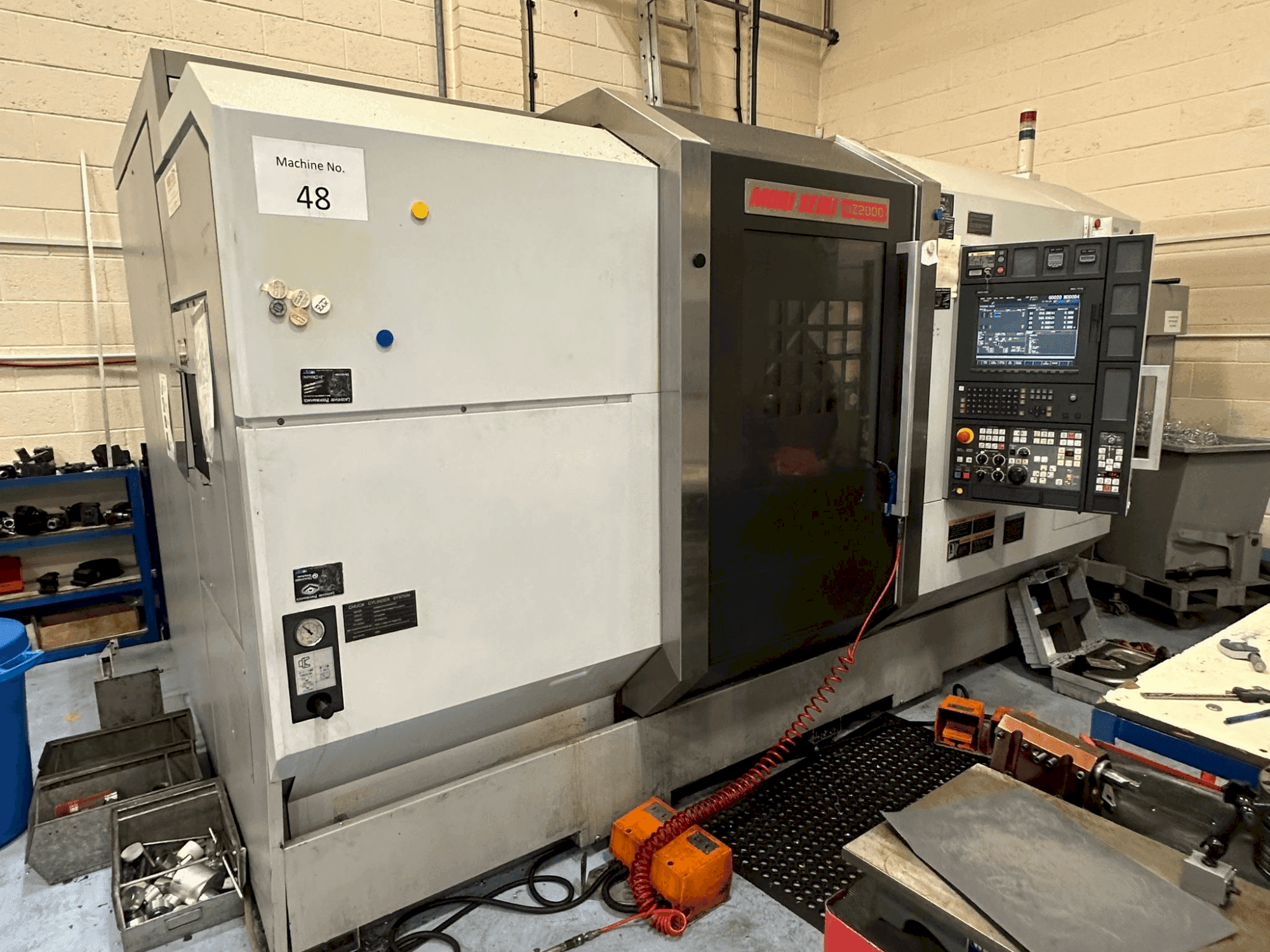 Vooraanzicht  van MORI SEIKI NZ2000  machine