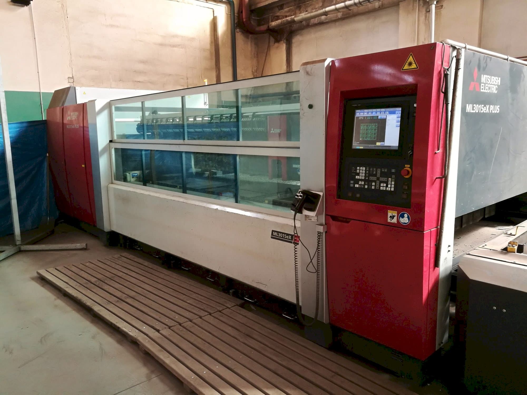 Vooraanzicht  van Mitsubishi ML3015eX(S2)-45CF-R  machine