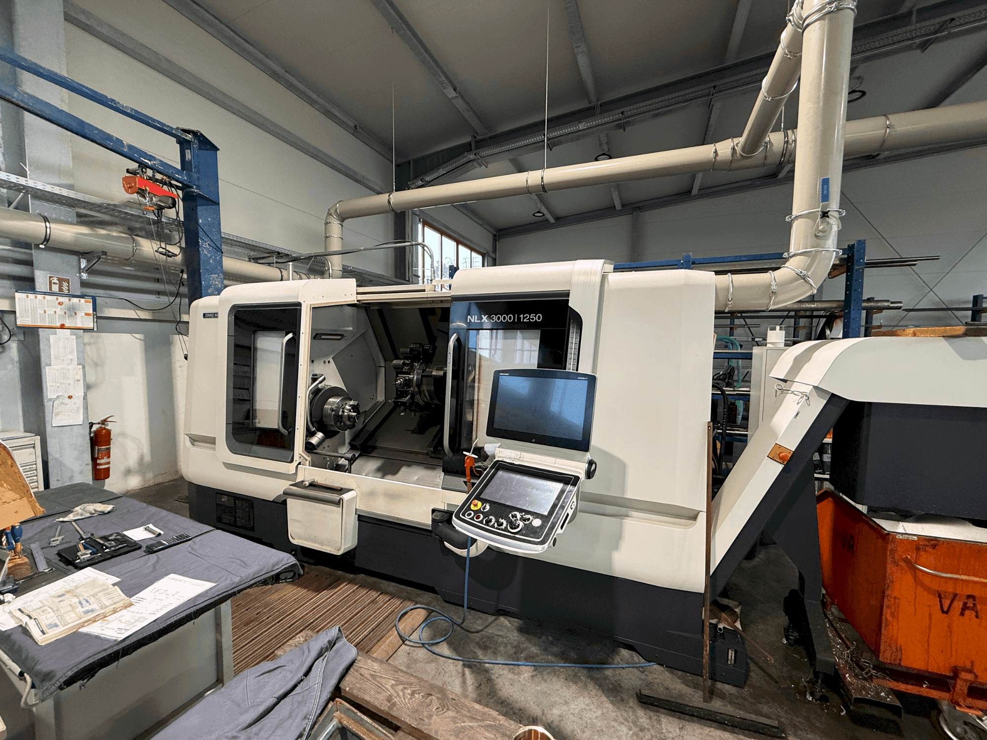 Vooraanzicht  van DMG MORI NLX 3000 Y / 1250  machine