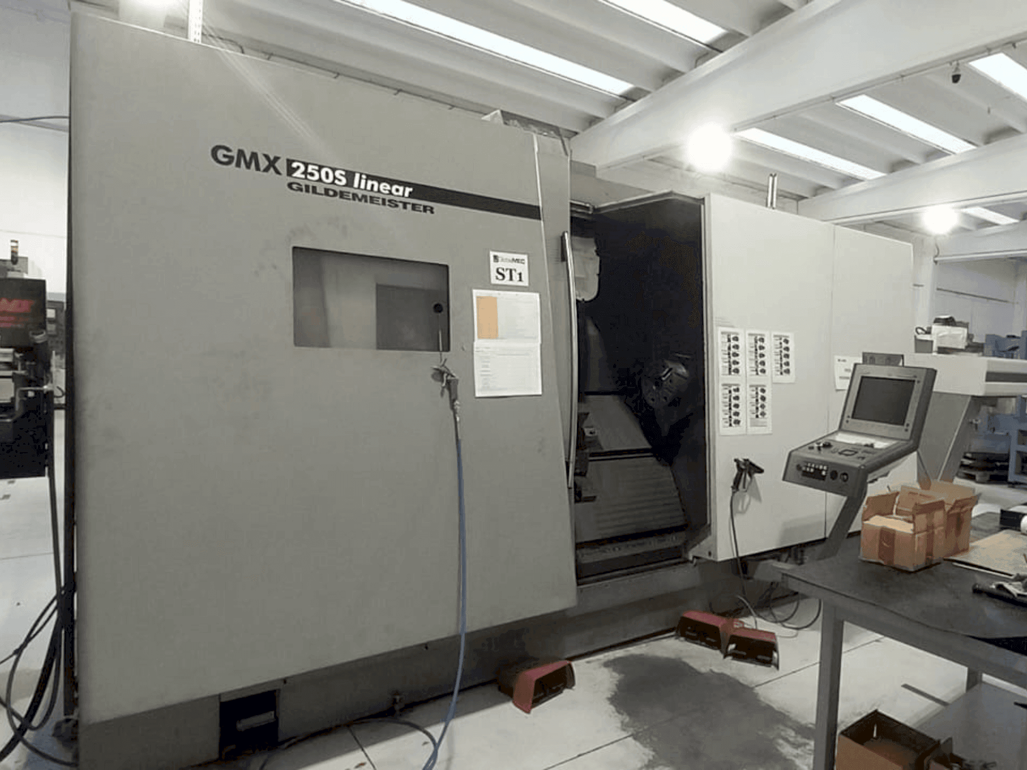 Vooraanzicht  van Gildemeister GMX 250S Linear  machine