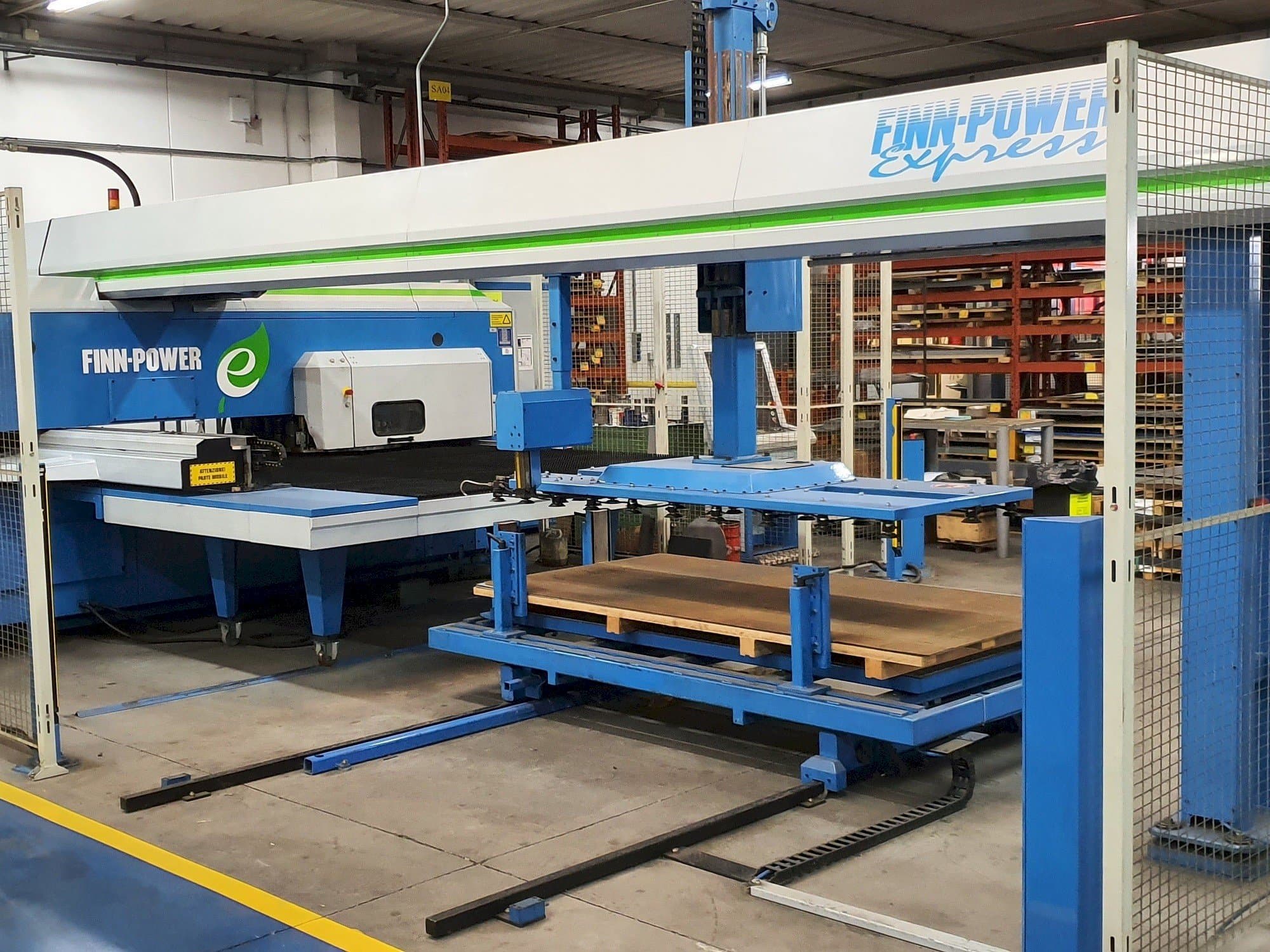 Vooraanzicht  van Finn-Power E5 U  machine