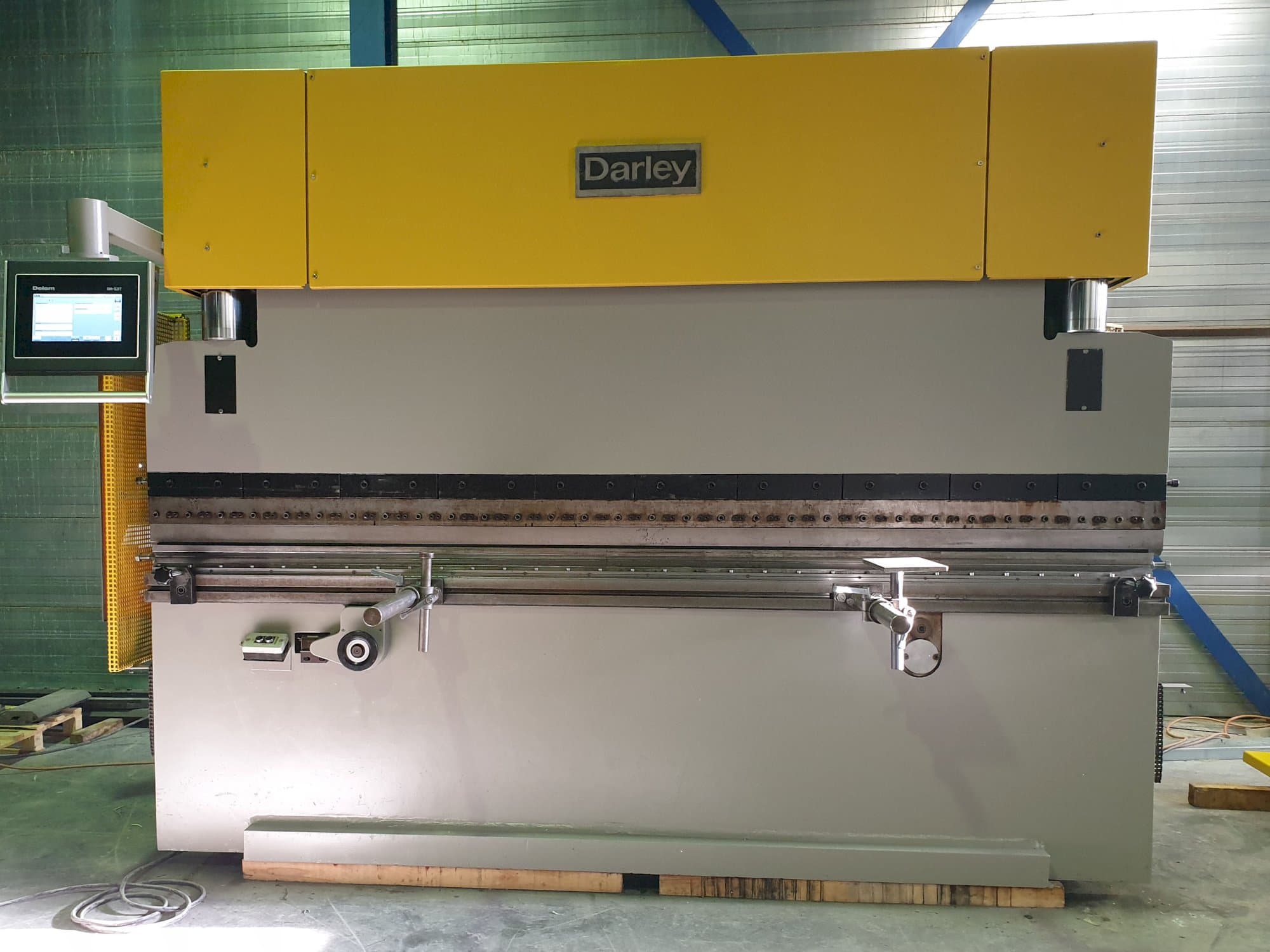 Vooraanzicht  van Darley EHP 80 31/25 machine