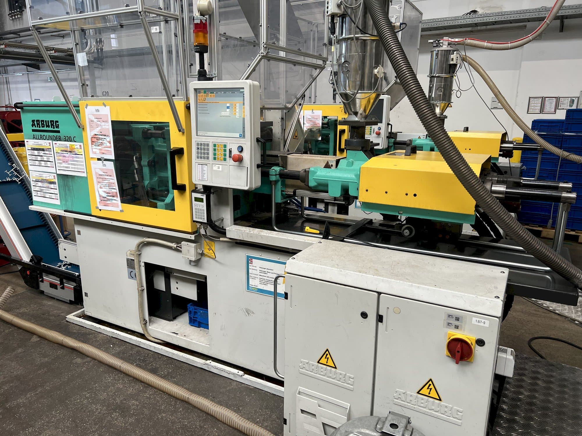 Vooraanzicht  van Arburg Allrounder 320C 500 - 170  machine