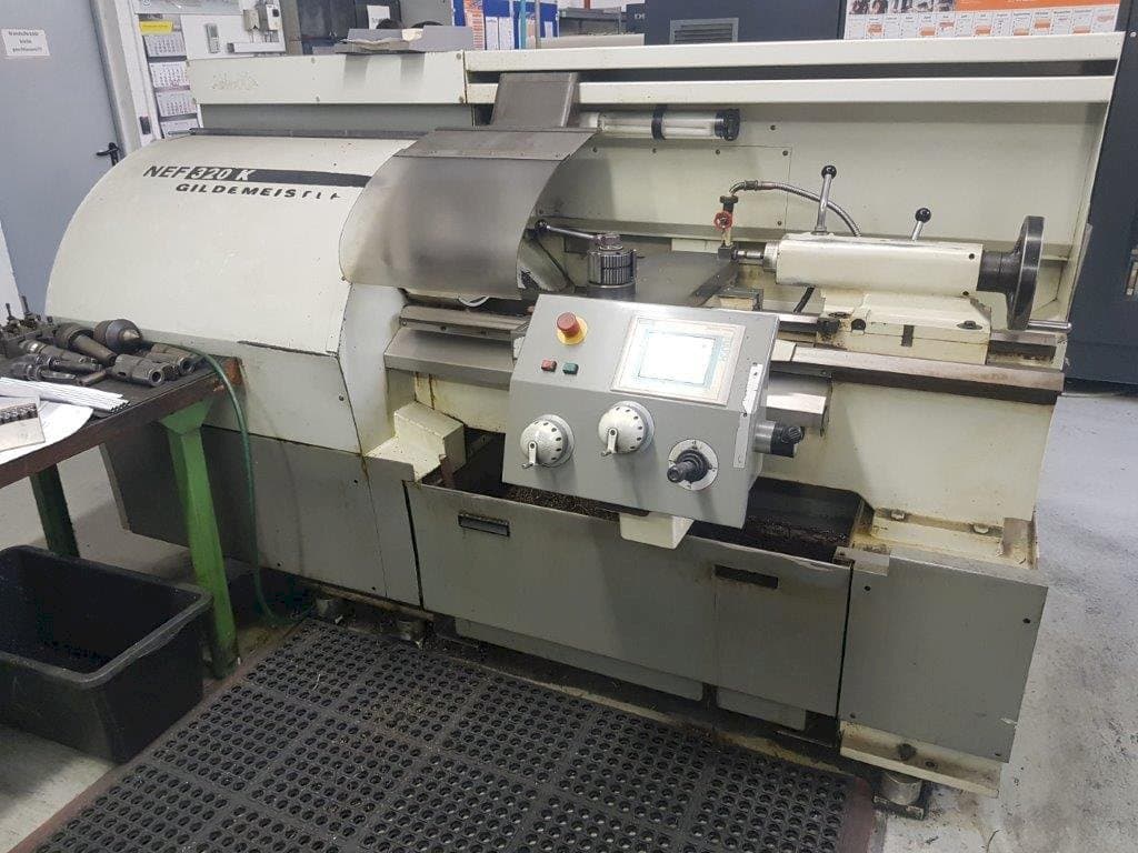 Vooraanzicht  van Gildemeister NEF 320 K  machine