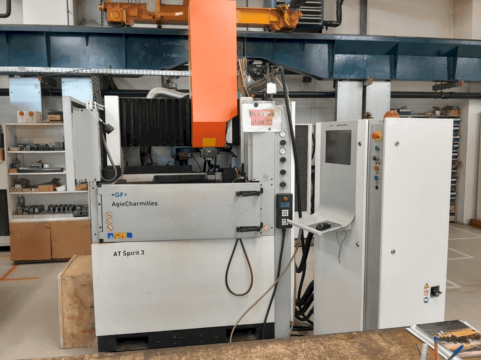 Vooraanzicht  van AgieCharmilles Spirit 3  machine