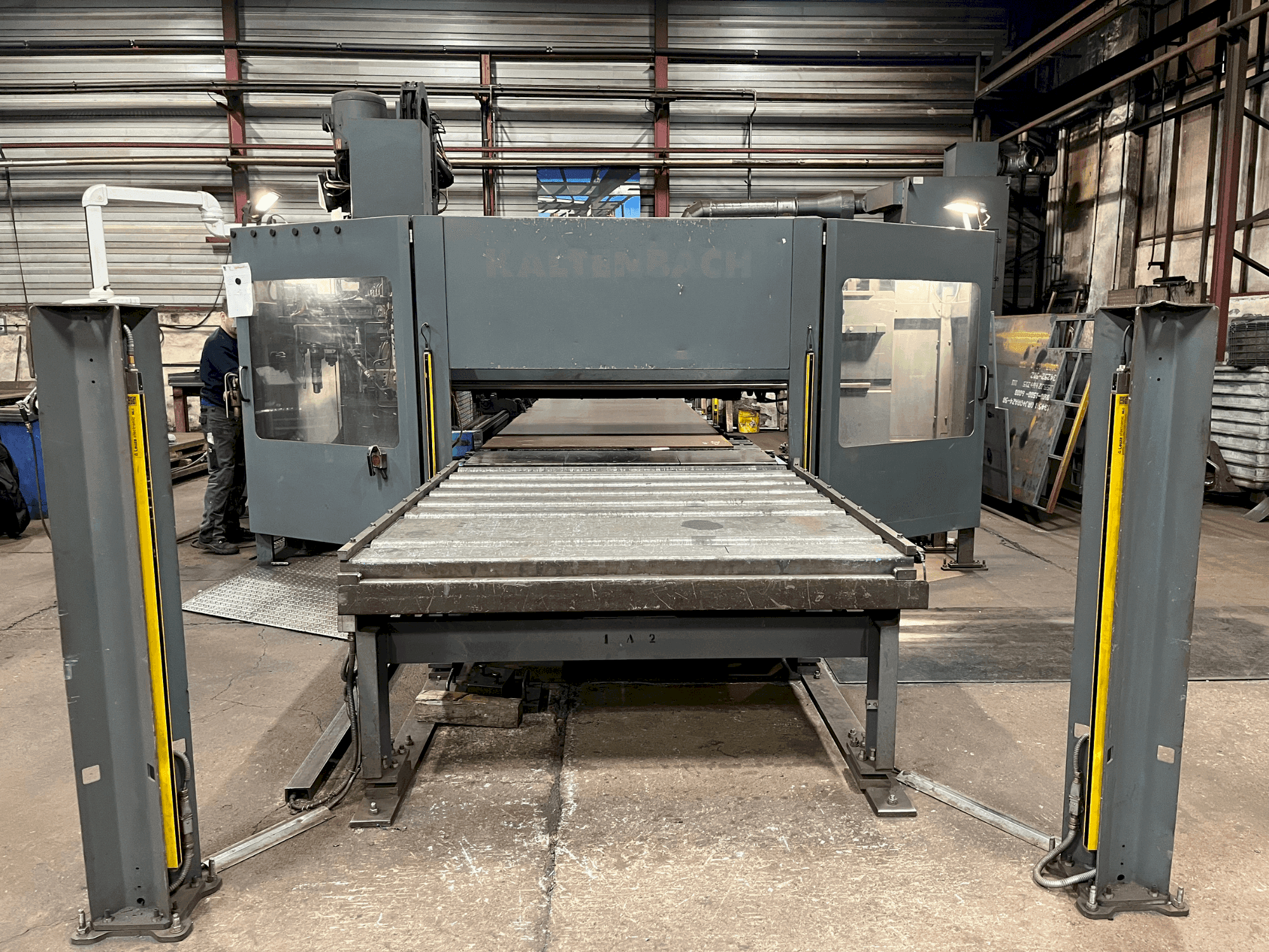 Vooraanzicht  van KALTENBACH KF 1606  machine