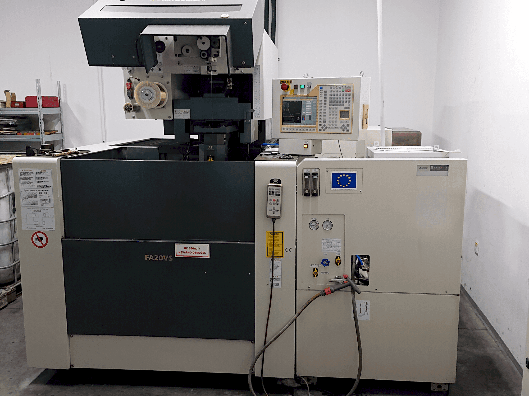 Vooraanzicht  van Mitsubishi Electric FA20-VS  machine