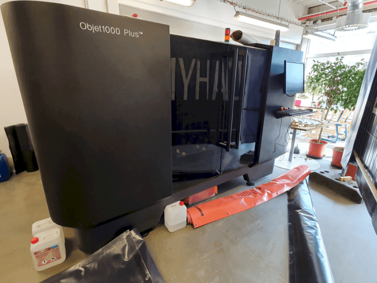 Vooraanzicht  van Stratasys Objet 1000 Plus  machine