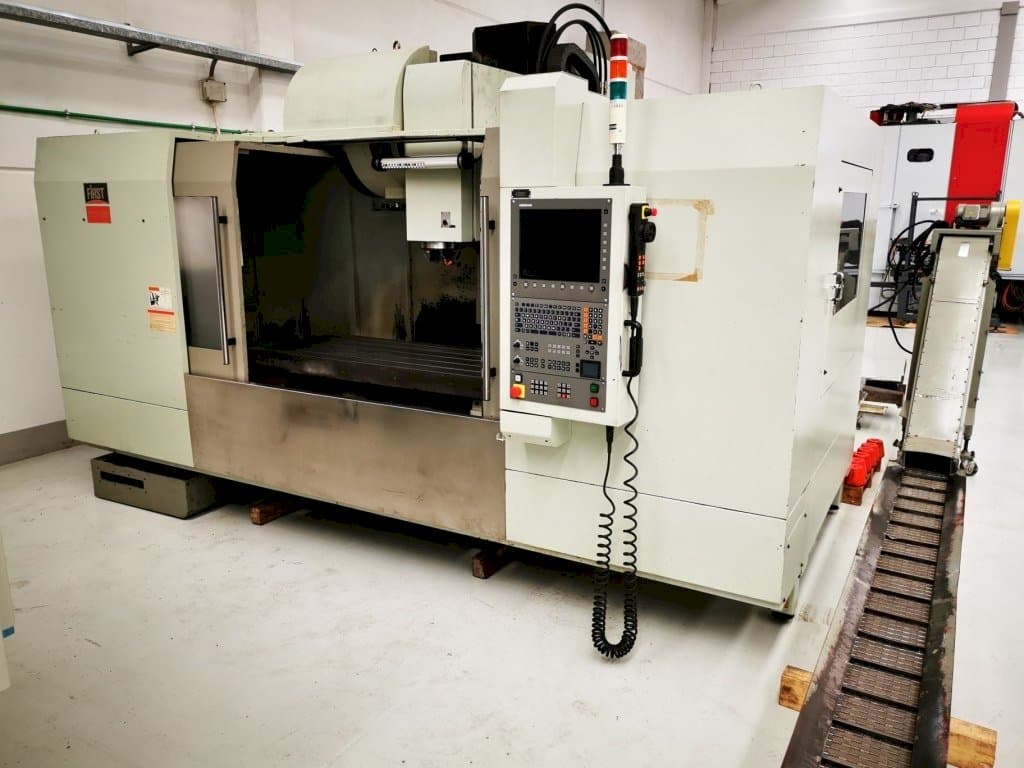 Vooraanzicht  van FIRST MCV 1500  machine