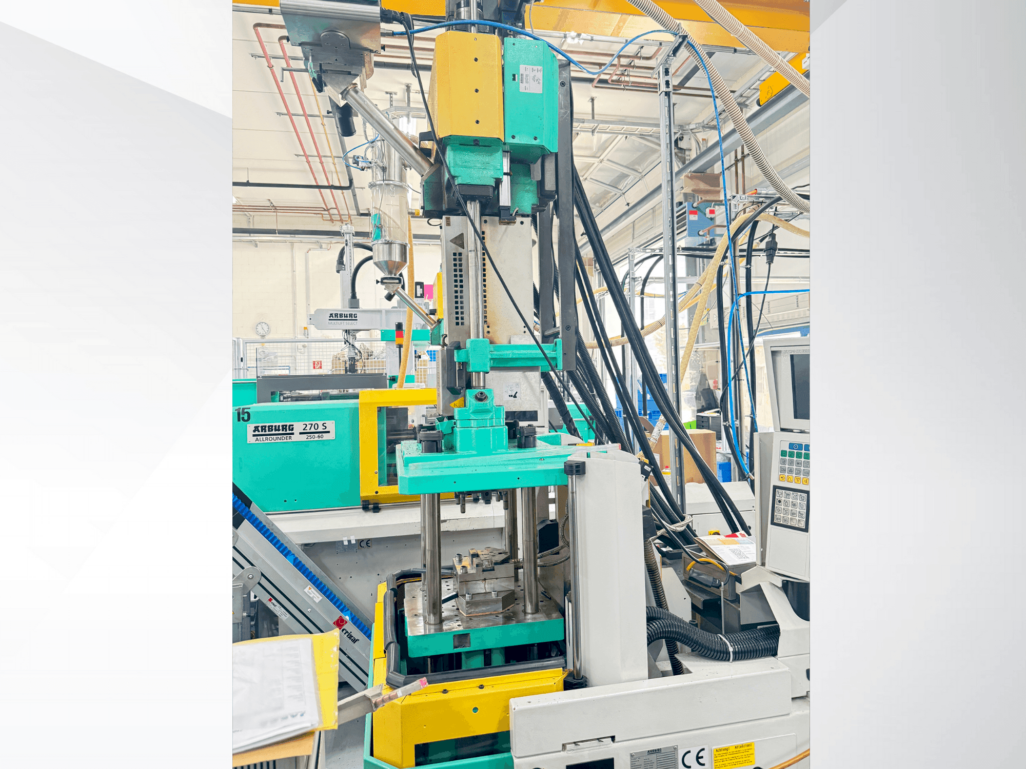 Vooraanzicht  van Arburg 220 S 150-60U  machine