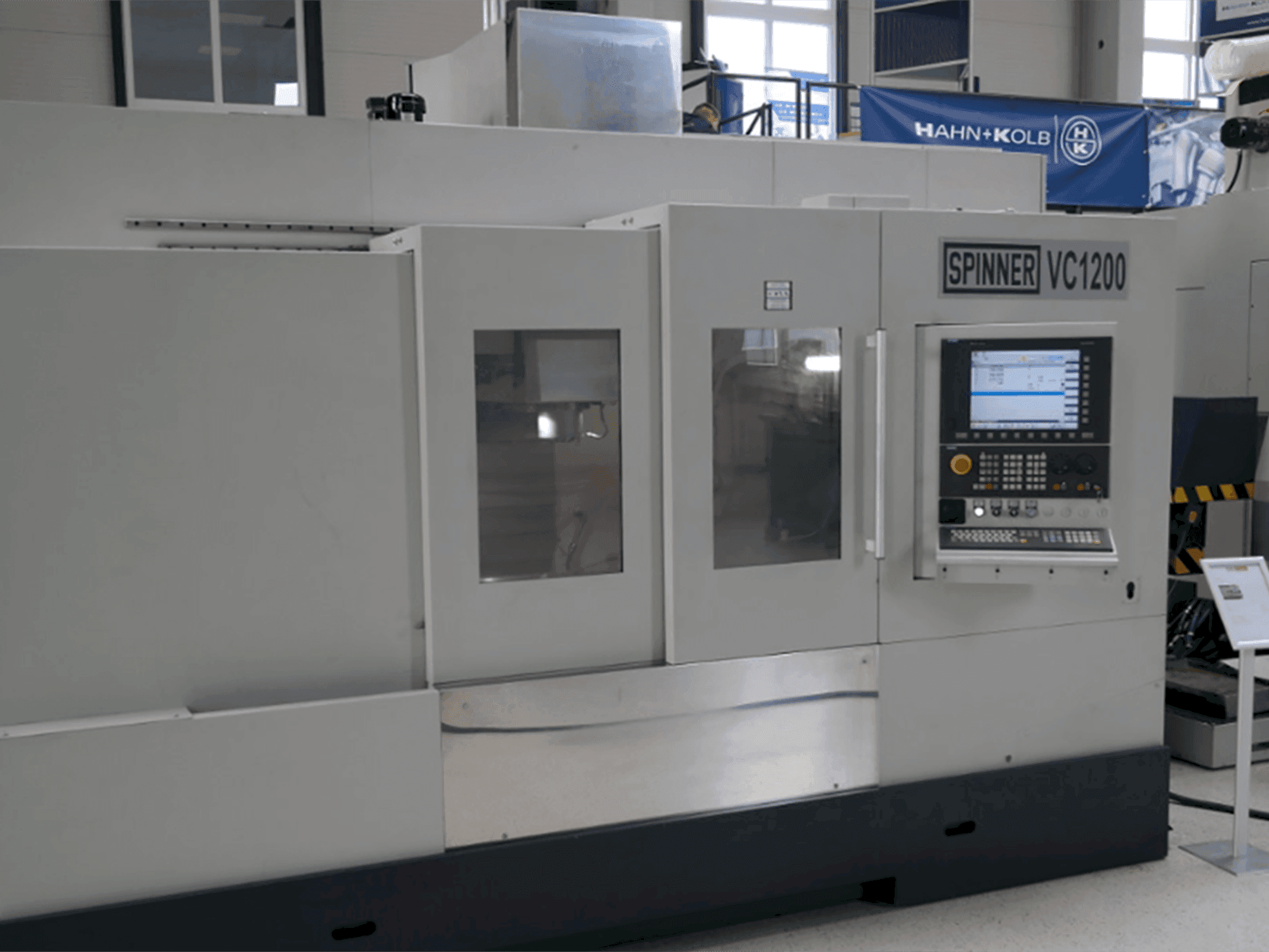 Vooraanzicht  van SPINNER VC 1200  machine