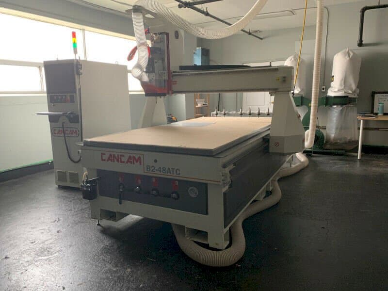 Vooraanzicht  van CanCam B2-48 ATC  machine