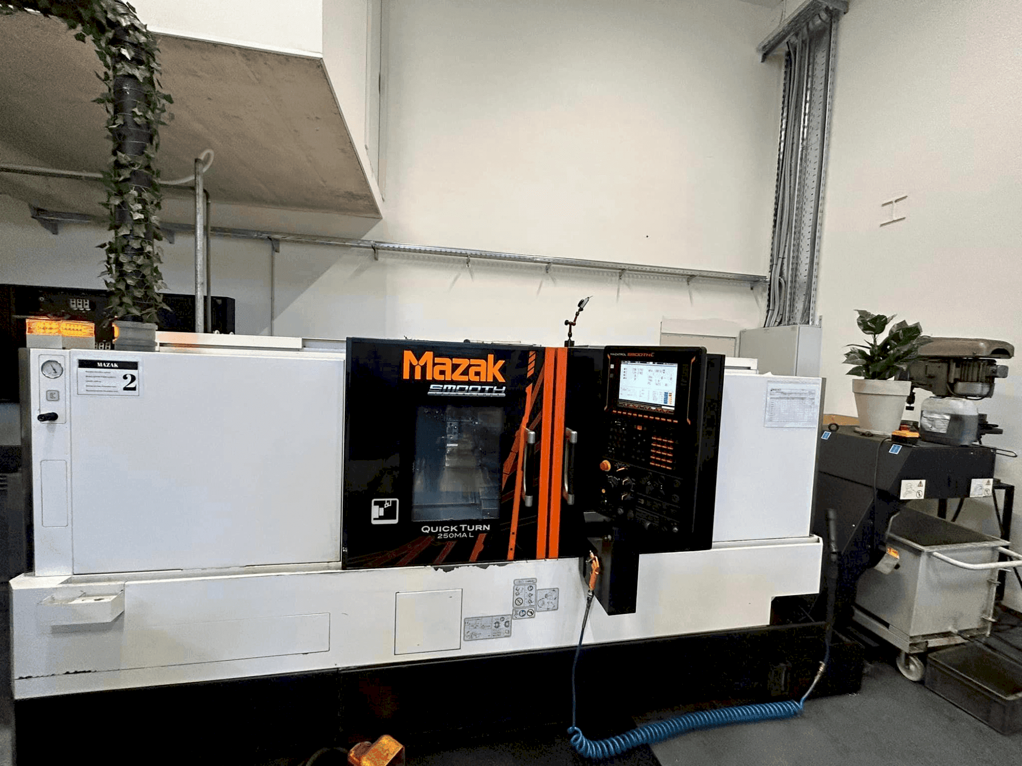 Vooraanzicht  van Mazak QuickTurn 250MA L  machine