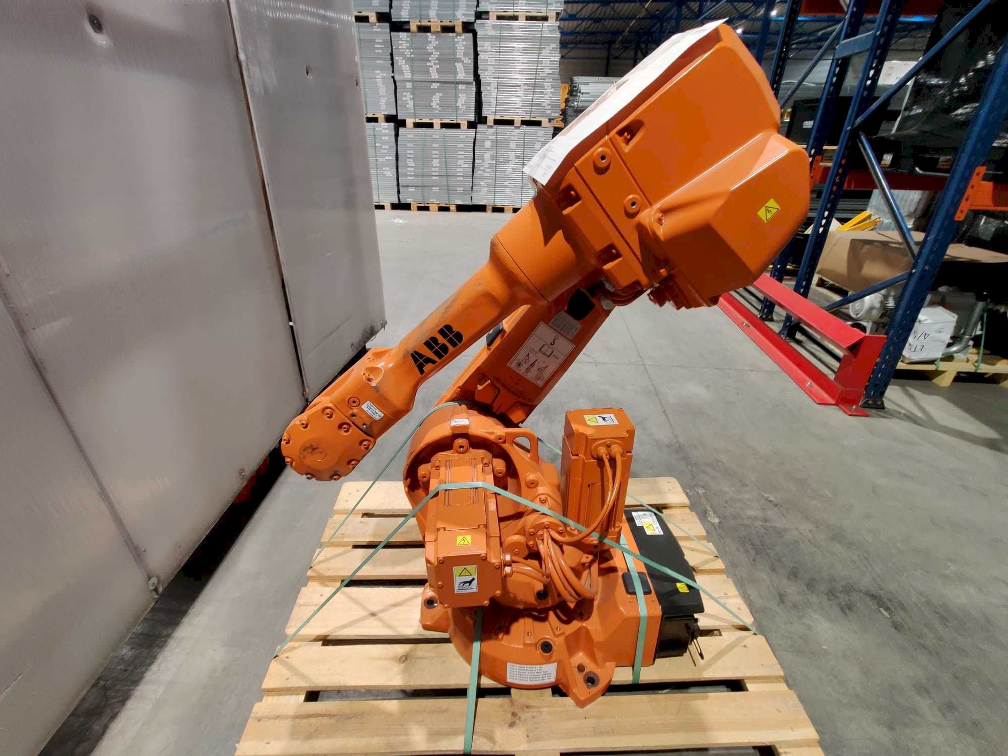 Vooraanzicht  van ABB IRB 2600 M2004  machine