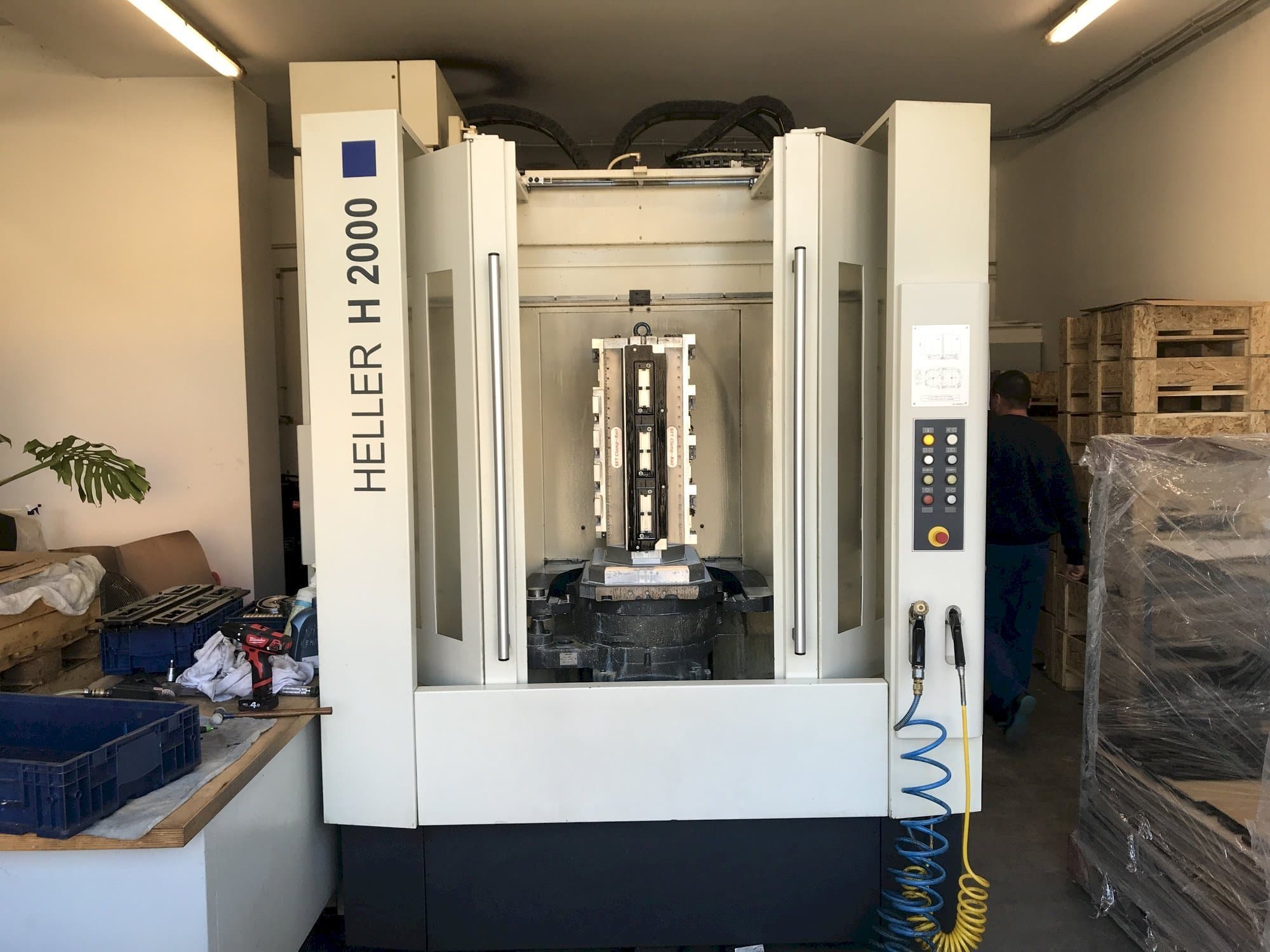 Vooraanzicht  van HELLER H2000  machine