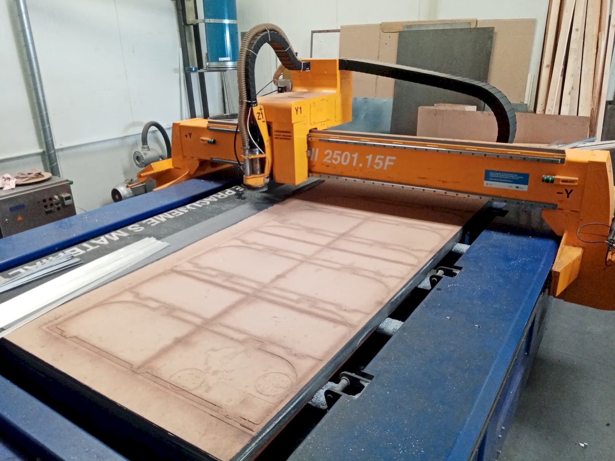 Vooraanzicht van MicroStep MICROMILL 2501.15F machine