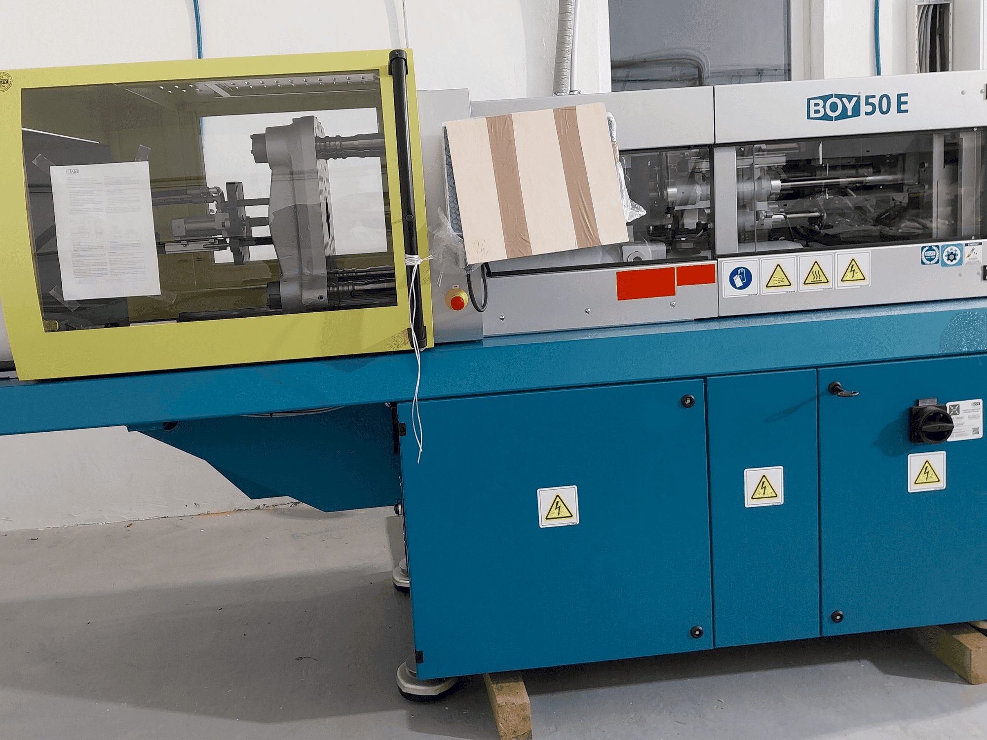 Vooraanzicht  van BOY 50 E  machine