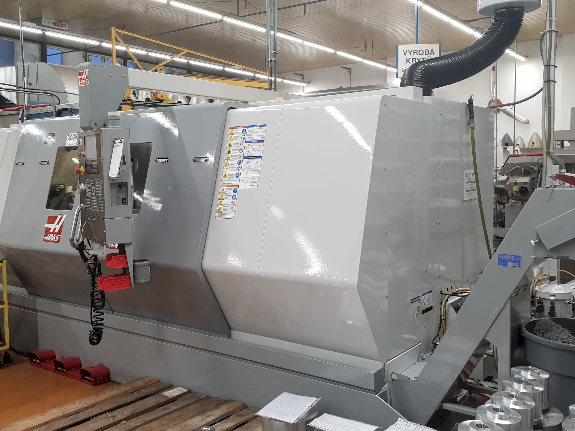Recht aanzicht  van HAAS SL-40  machine