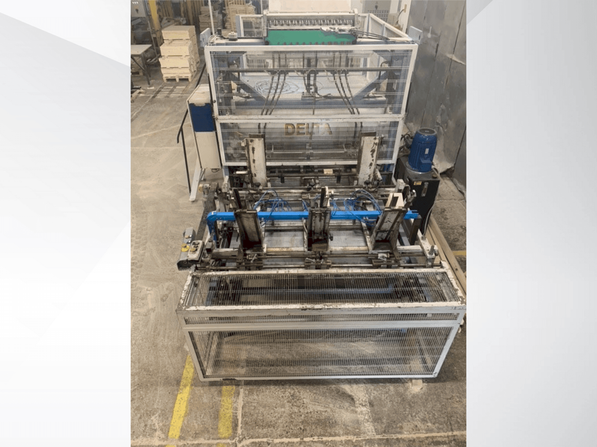 Vooraanzicht  van DELTA pallet nailing machine line  machine