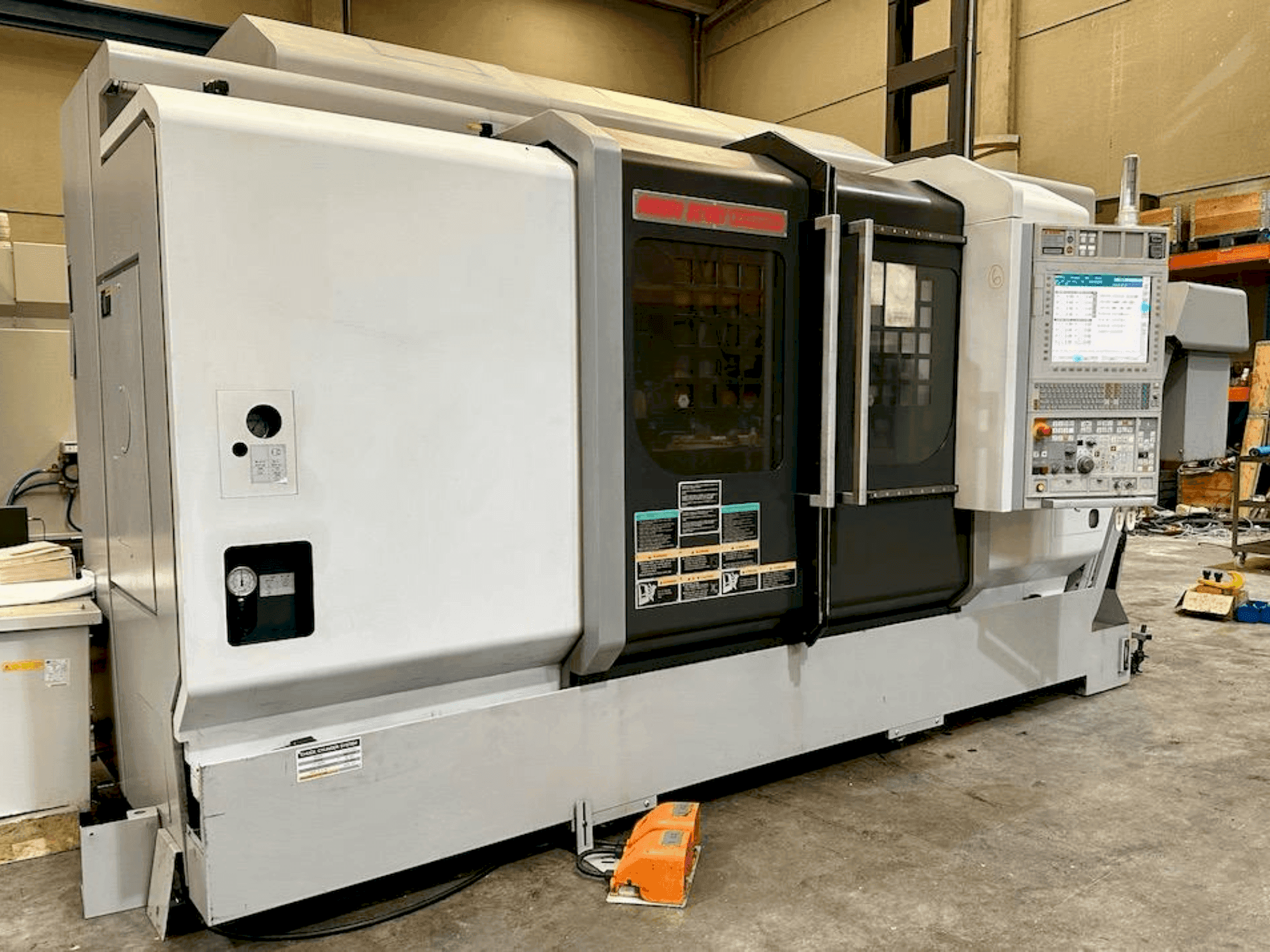 Vooraanzicht  van MORI SEIKI NZX 2500/1000Y  machine