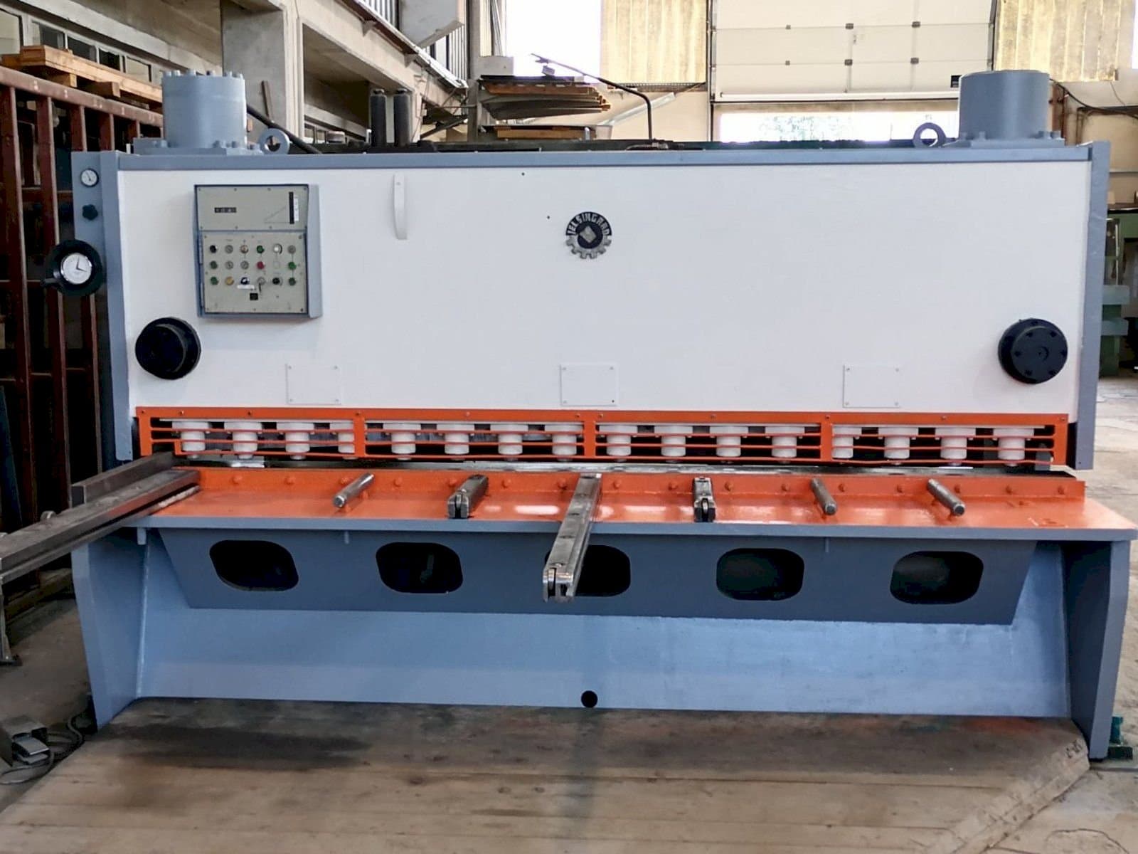 Vooraanzicht  van Jelšingrad MVCS 3100/13  machine