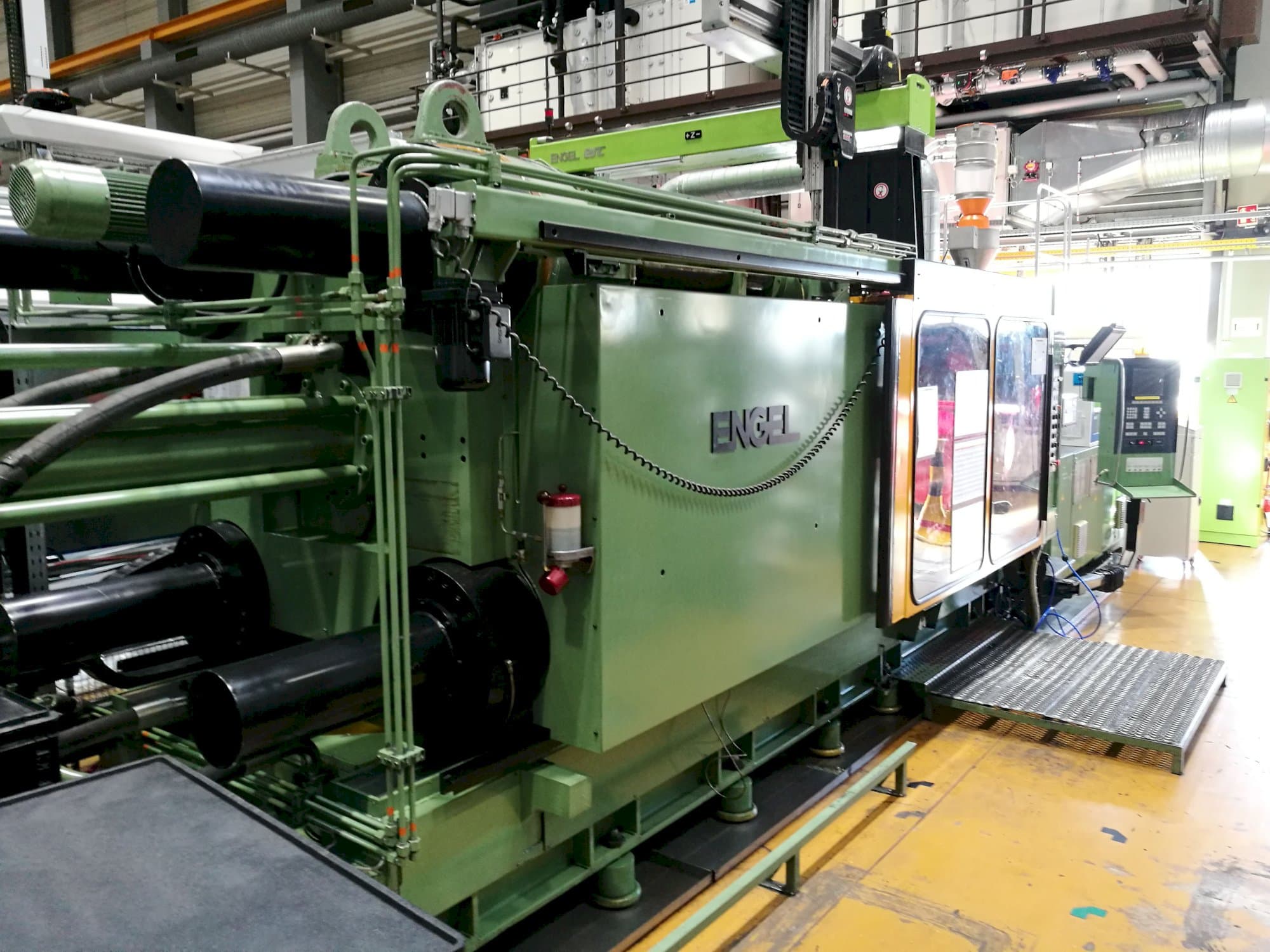 Recht aanzicht  van ENGEL ES 4400/800 machine