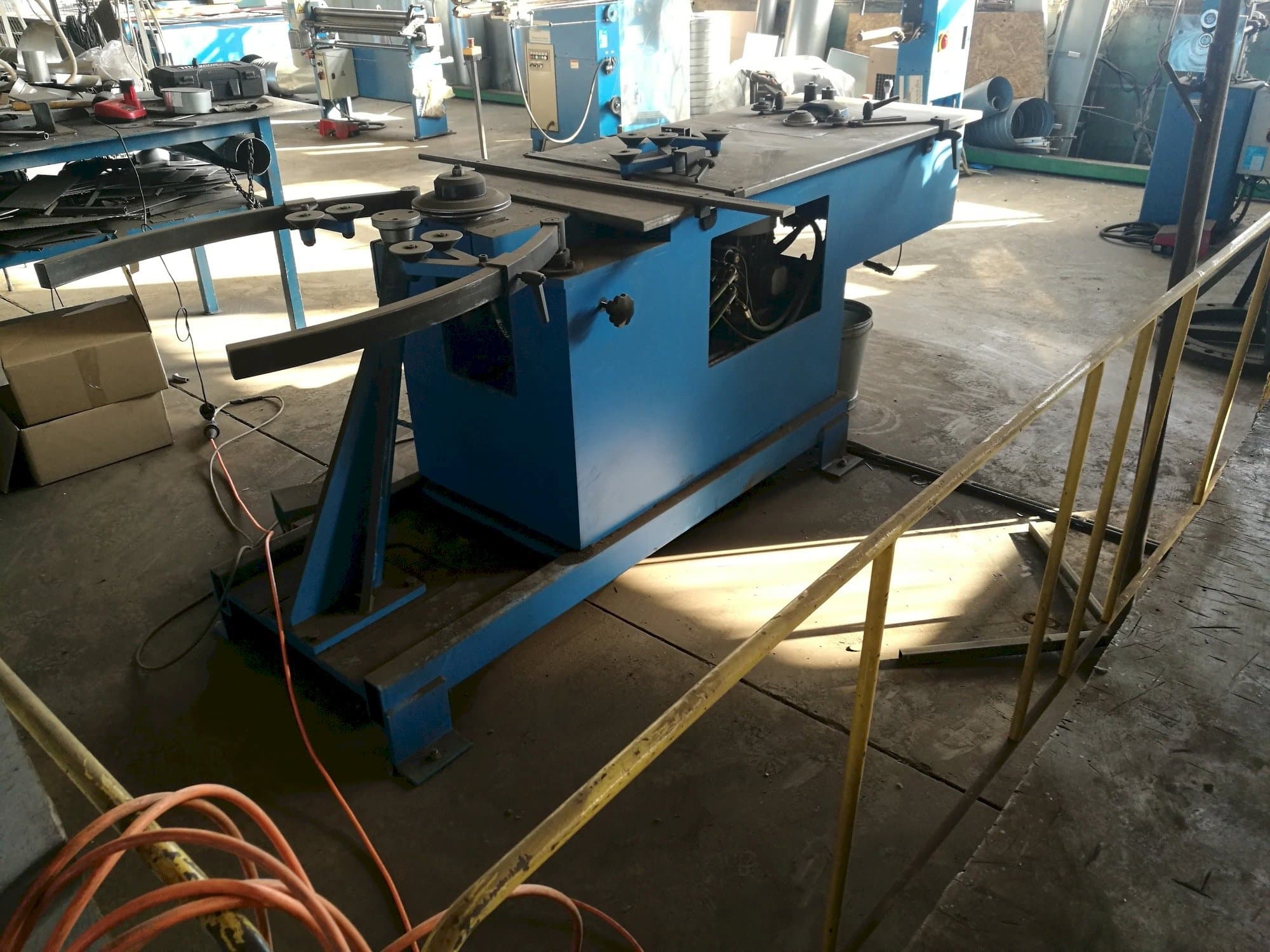 Vooraanzicht  van SPIRO GORELOCKER -1  machine