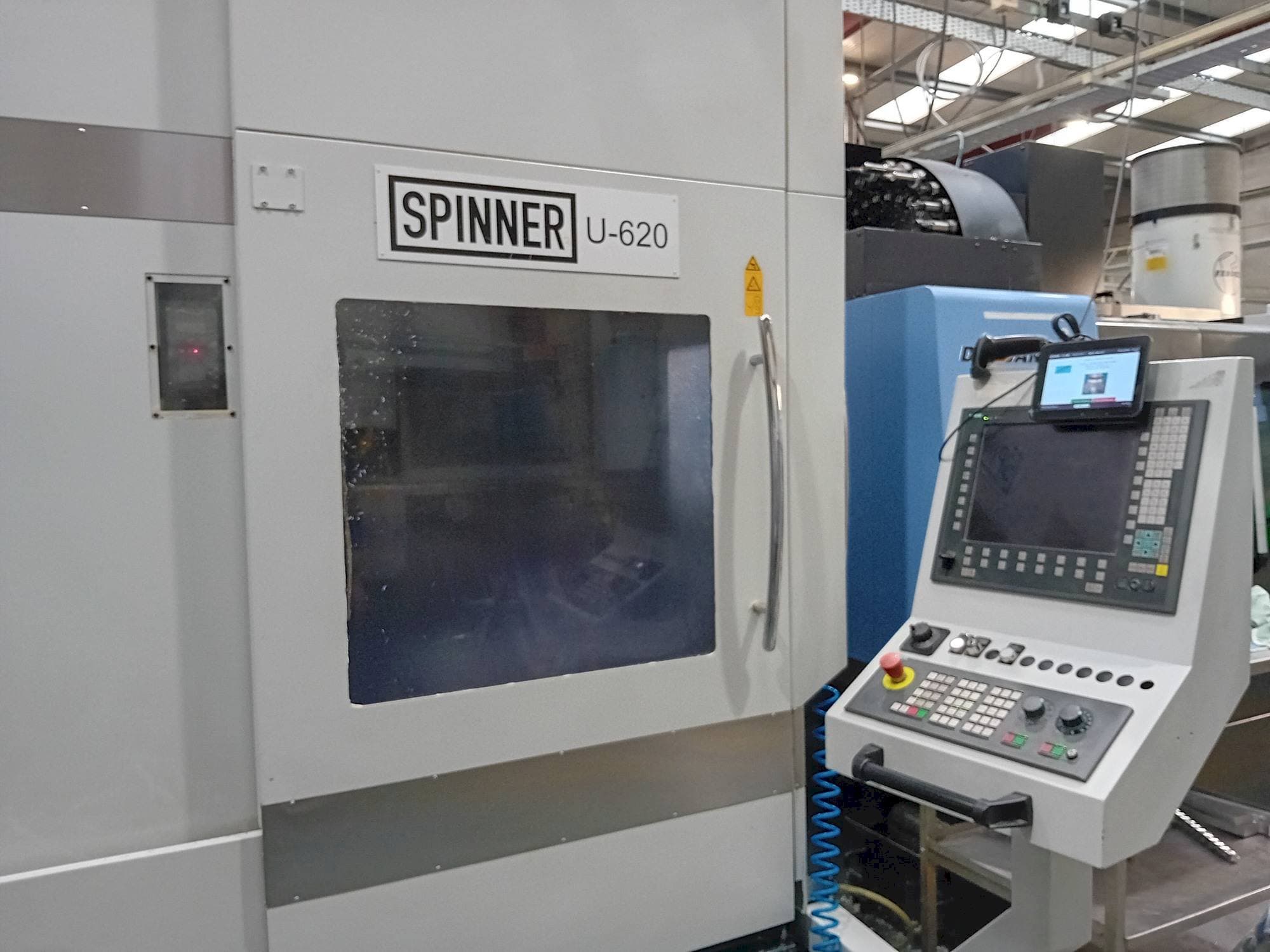 Vooraanzicht  van SPINNER U5-620  machine