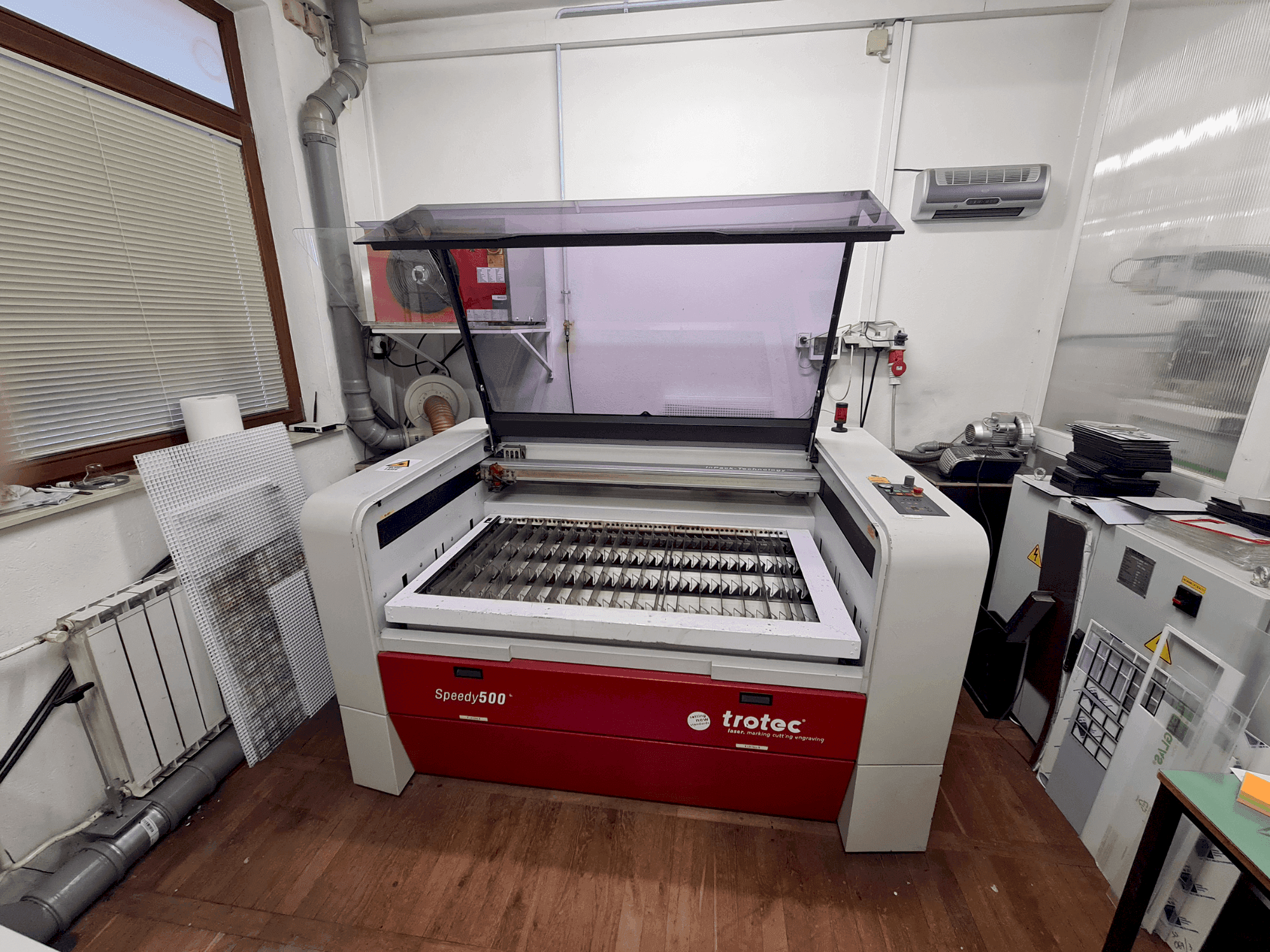 Vooraanzicht  van Trotec Speedy 500  machine