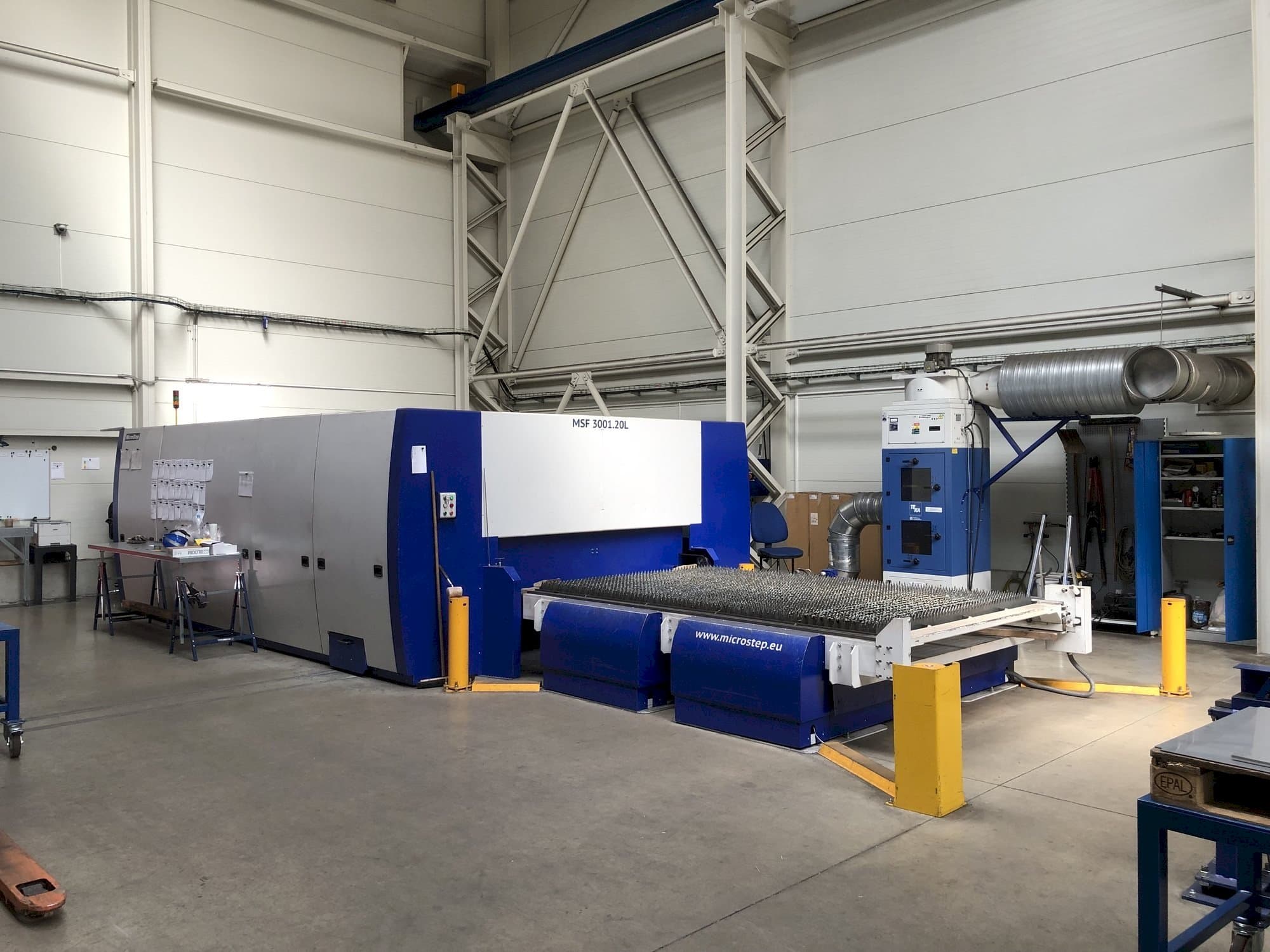 Linkerzijdeaanzicht  van MicroStep MSF 3001.20L  machine