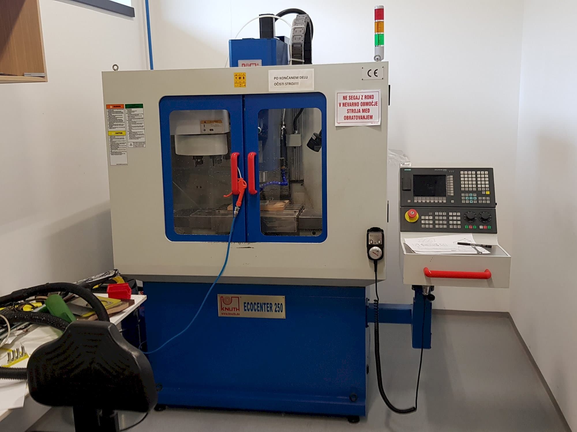 Vooraanzicht  van KNUTH EcoCenter 250  machine