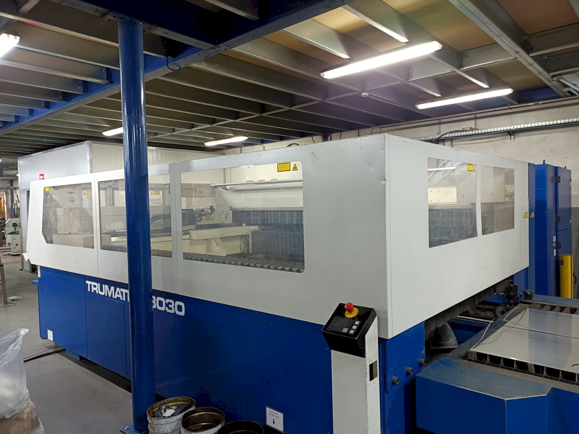 Vooraanzicht  van Trumpf Trumatic L3030  machine